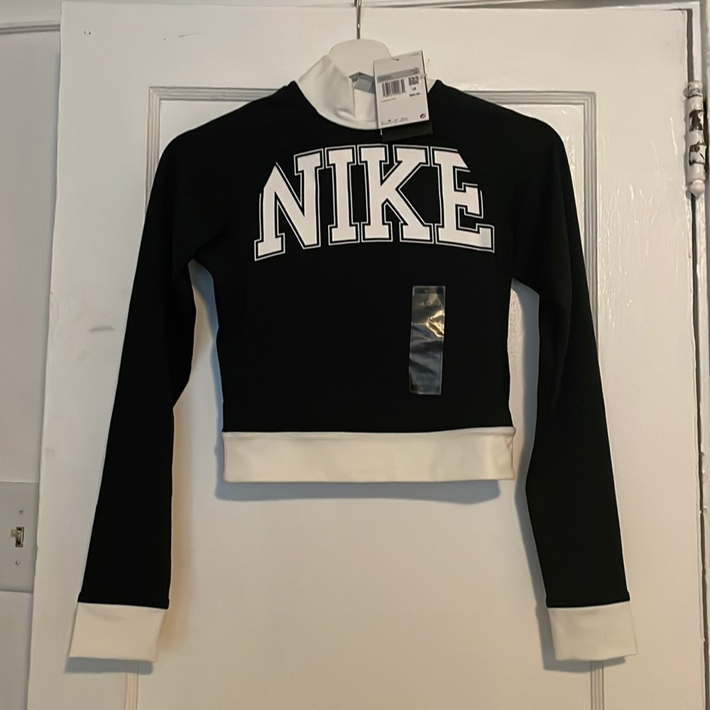 Nike NWT tight fit top with logo black and white